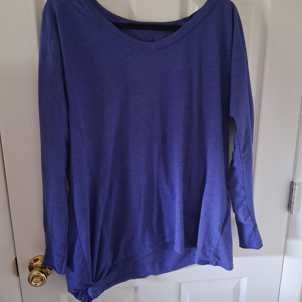 Women's V-Neck Long Sleeve Tee in Blue